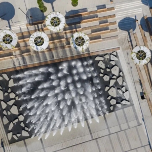 奇特的造型，为广场增加明确的辨识度