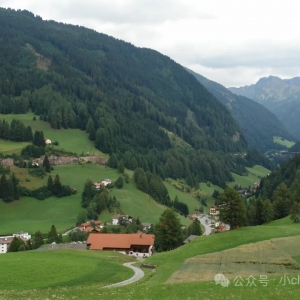田园牧歌自然农场-干石墙与稻草卷在欧洲高山牧场，看民族智慧如何“设计”未来景观JPG ...
